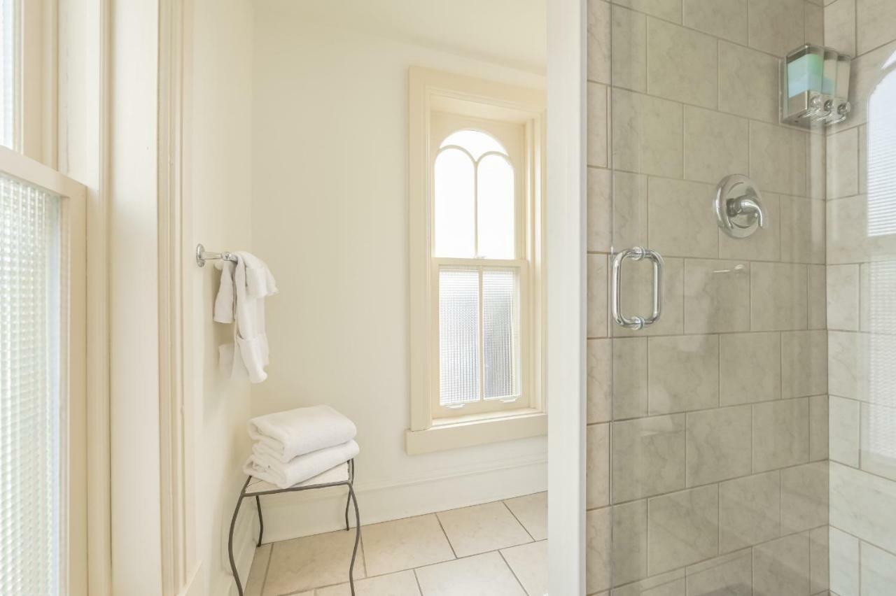St Andrew Suites Fergus Exteriér fotografie